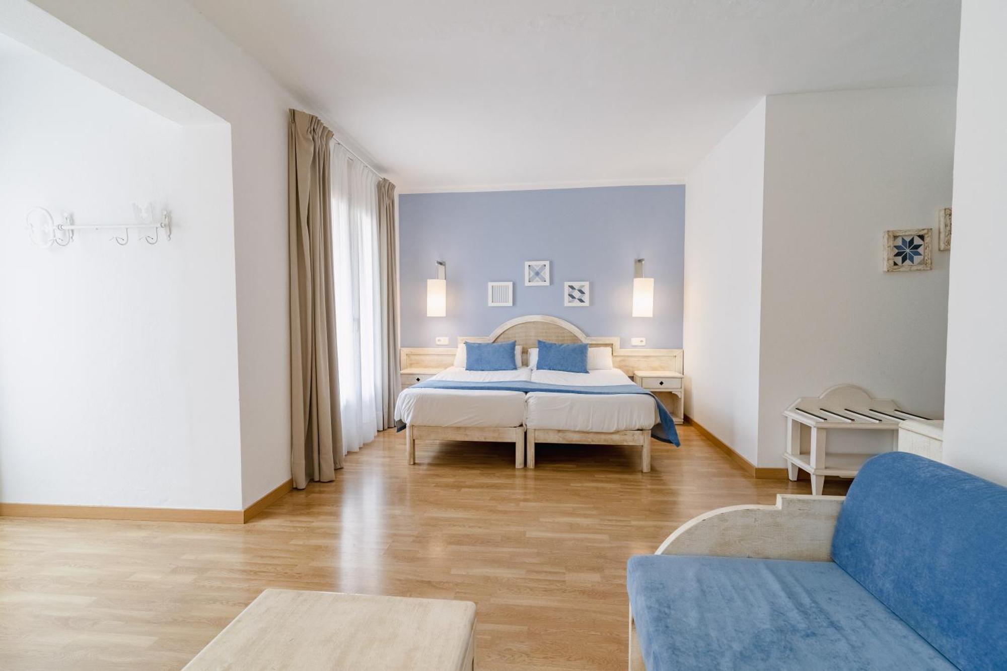 Hostal Hpc Porto Colom エクステリア 写真