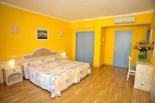 Hostal Hpc Porto Colom エクステリア 写真