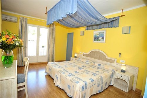 Hostal Hpc Porto Colom エクステリア 写真